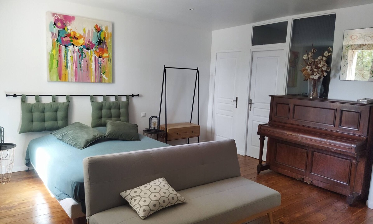 Le Somail Apartment | Cottage for 2 people, ideally located just 100 meters from the Canal du Midi