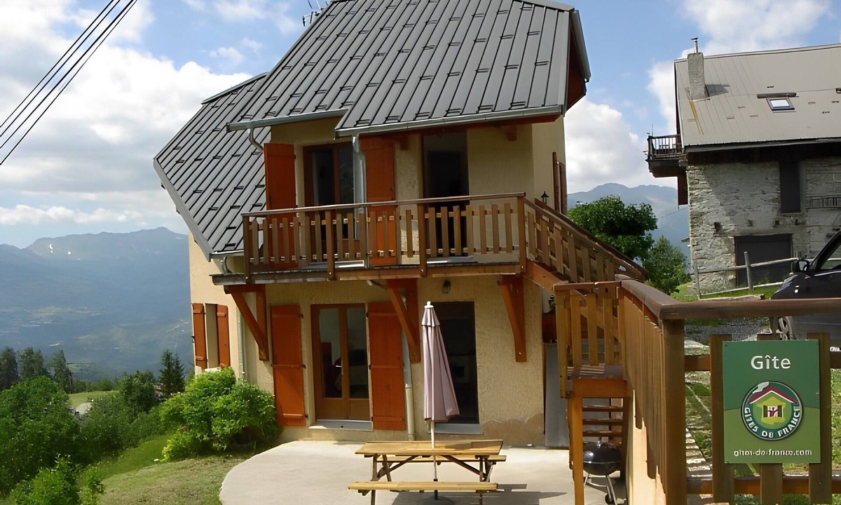 Crots Apartment | Cottage for 4 Guests with Mountain View