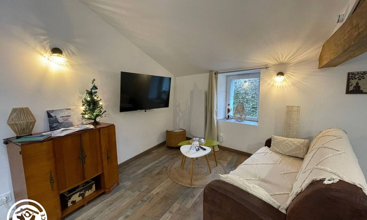 Saint-Hilaire-le-Vouhis Cottage | Cottage for 2 in Vendée, near Puy du Fou
