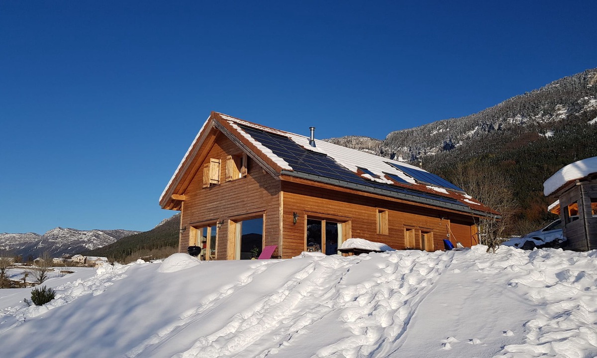 Saint-Julien-en-Vercors Ski Chalet | Cottage in a wooden chalet in the heart of Vercors