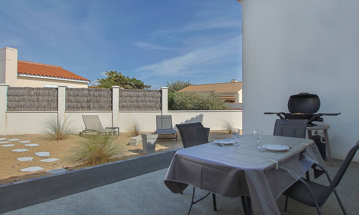 Bretignolles-sur-Mer Cottage | Cottage 'Gîte Les Oyats' with Terrace, Garden & Wi-Fi