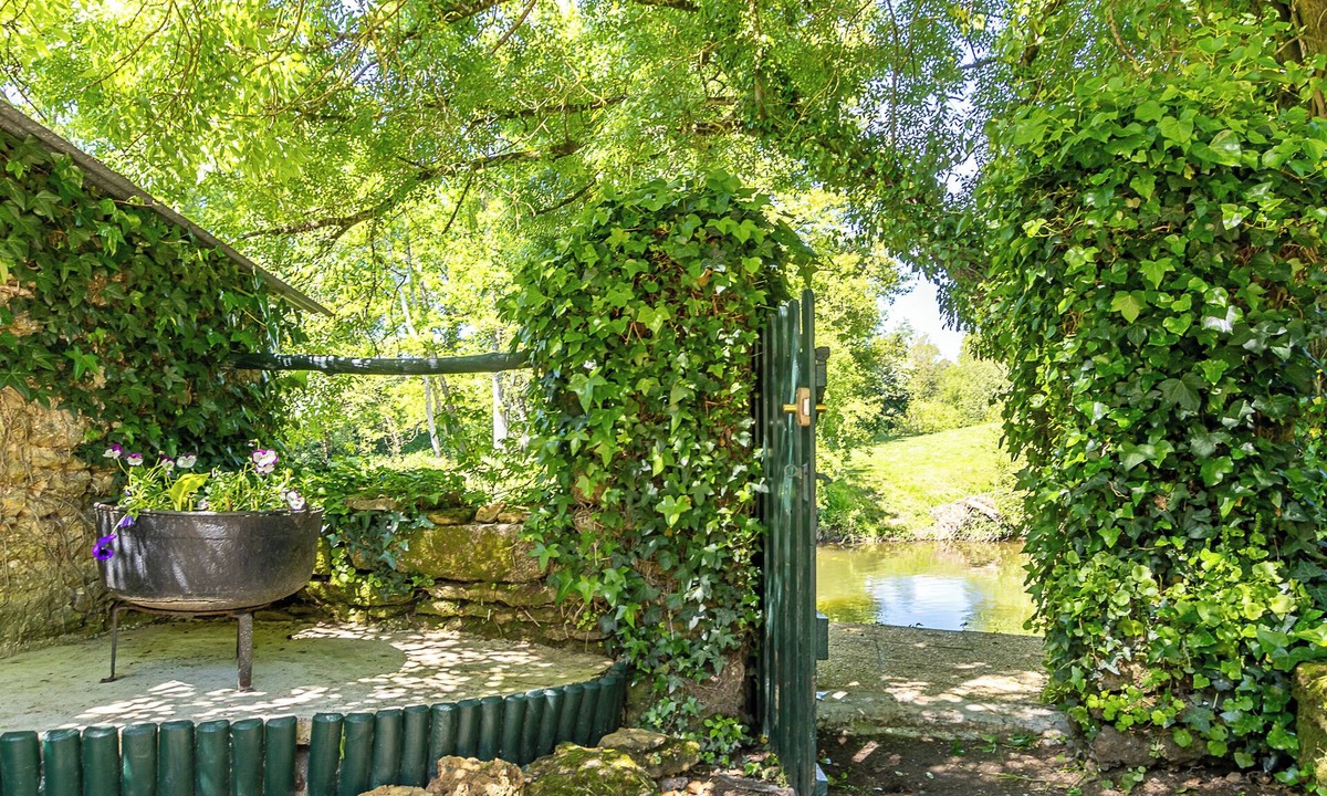 Moutiers-sur-le-Lay House | Cottage 'Gite Du Moulin Du Lay' with Private Terrace and Private Garden