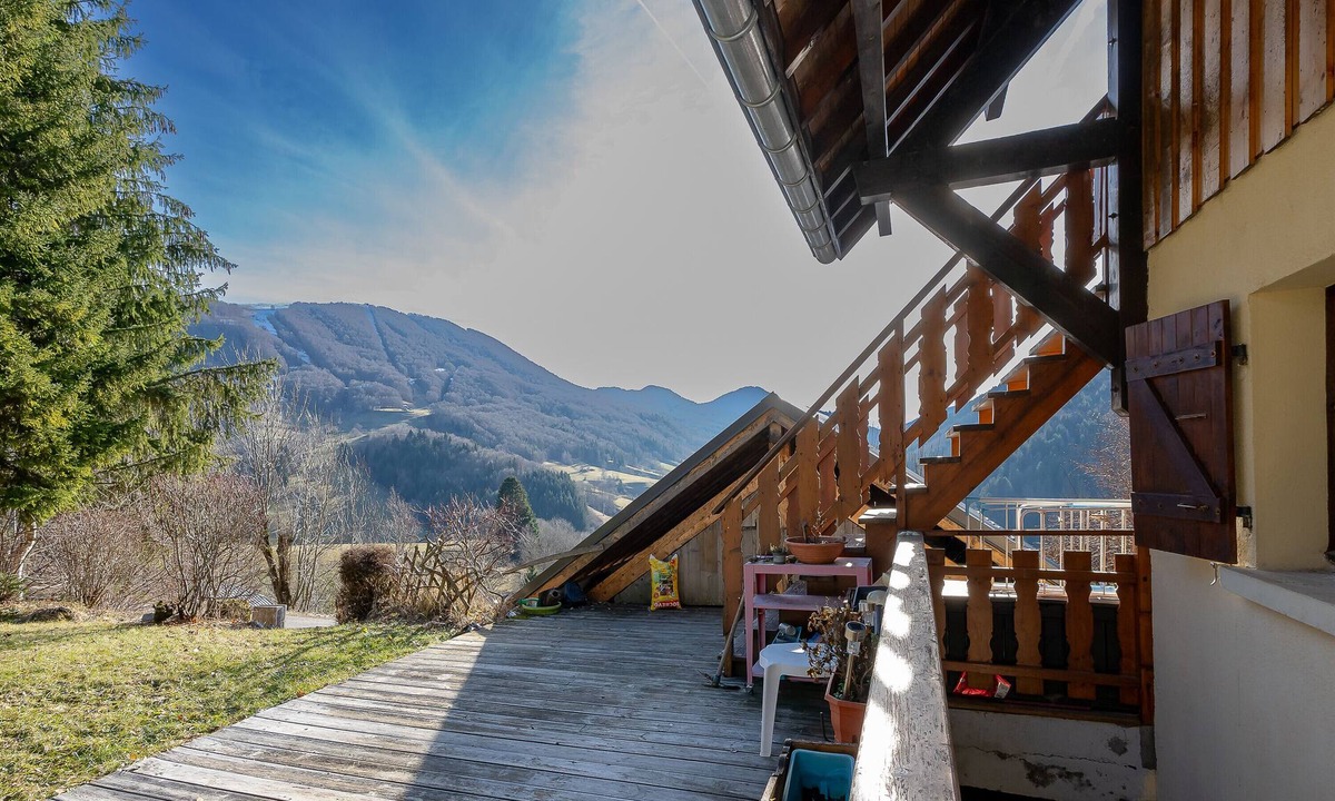 Aillon-le-Jerune Ski Chalet | Cottage "Gite 4 Personnes" with Mountain View & Shared Terrace