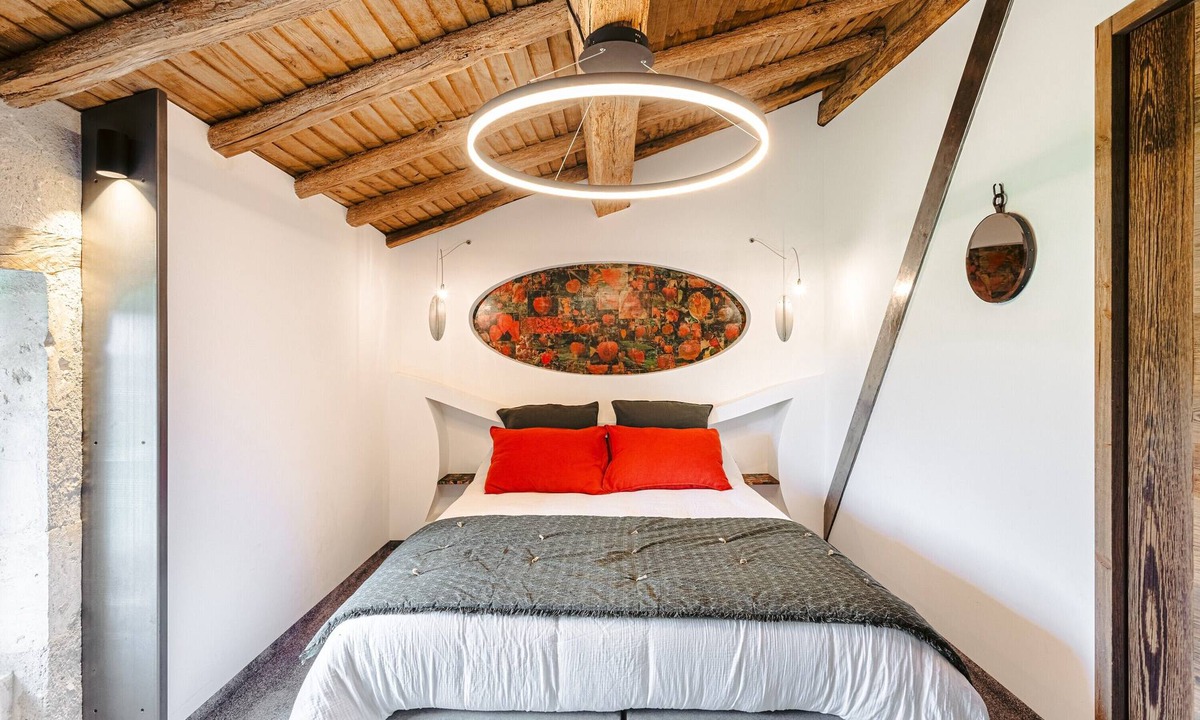 Pissotte House | Cottage 'Gite Les 3 Piliers' with Private Terrace, Shared Garden and Wi-Fi