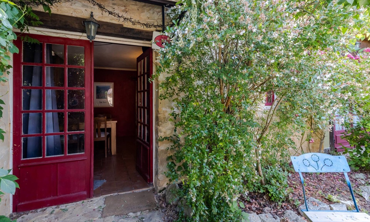 Degagnac House | Cottage 'Gite Lune' with Shared Pool, Private Terrace and Wi-Fi