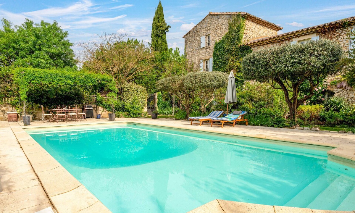 Lussan Cottage | Cottage 'Gite Pour 4 À 6 Personne' with Shared Pool, Shared Terrace and Wi-Fi