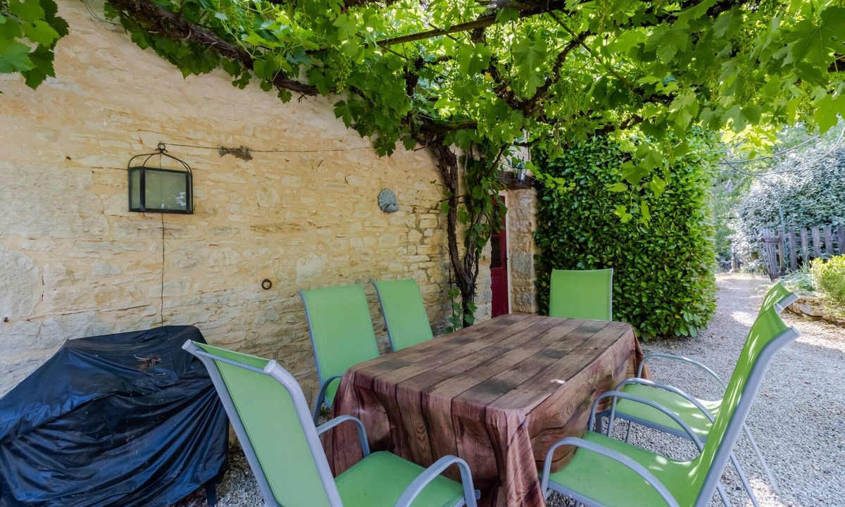 Degagnac House | Cottage 'Gite Soleil' with Shared Pool, Private Terrace and Wi-Fi