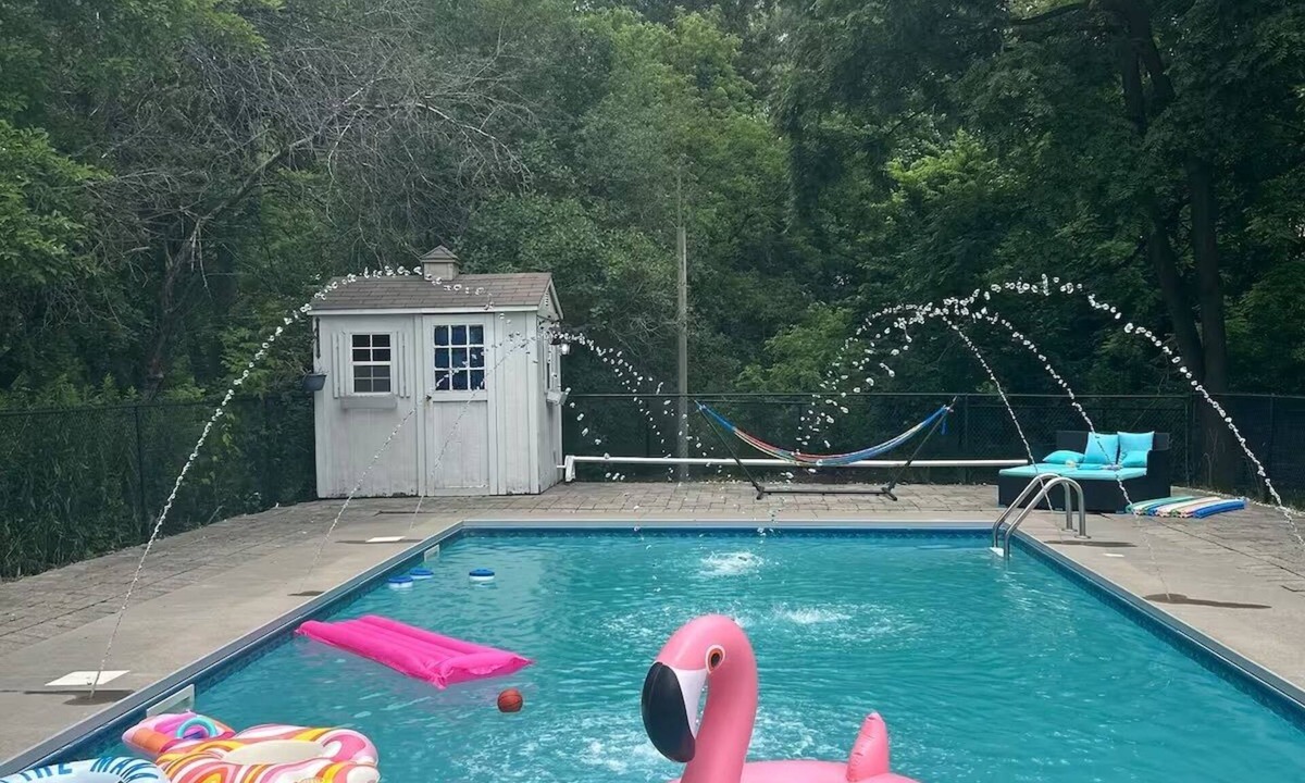 Richmond Hill Cottage | COTTAGE HOME WITH POOL IN RICHMOND HILL