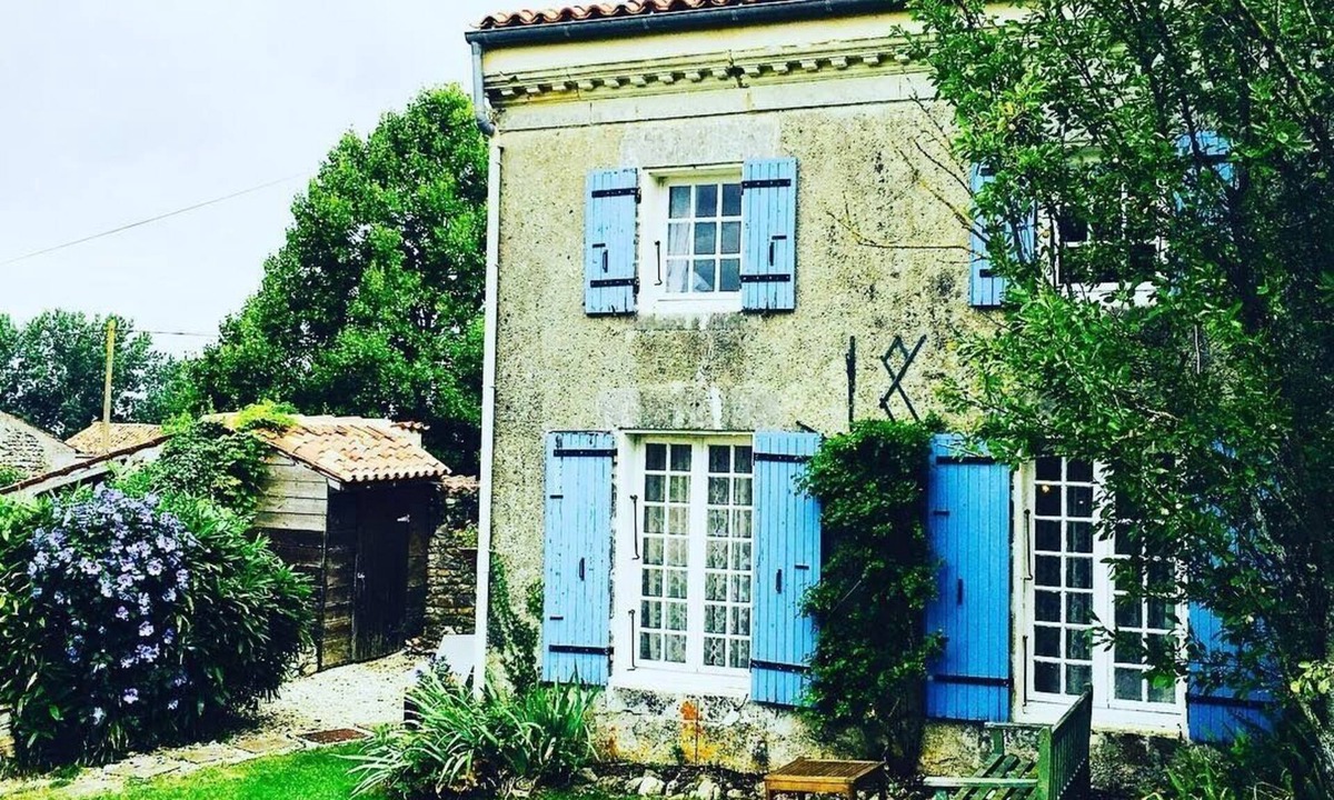 Lozay Cottage | Cottage In A Peaceful Location