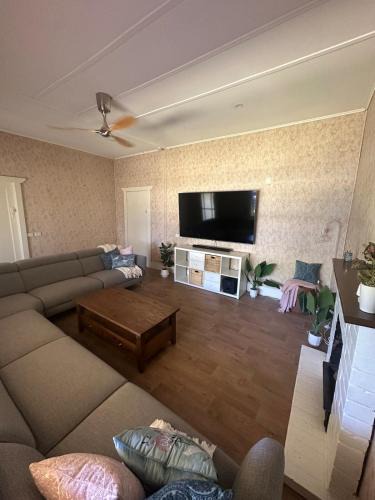 Barmera House | Cottage in Barmera