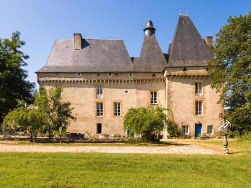 Chalais House | Cottage in Chaleix near Forest & Lake