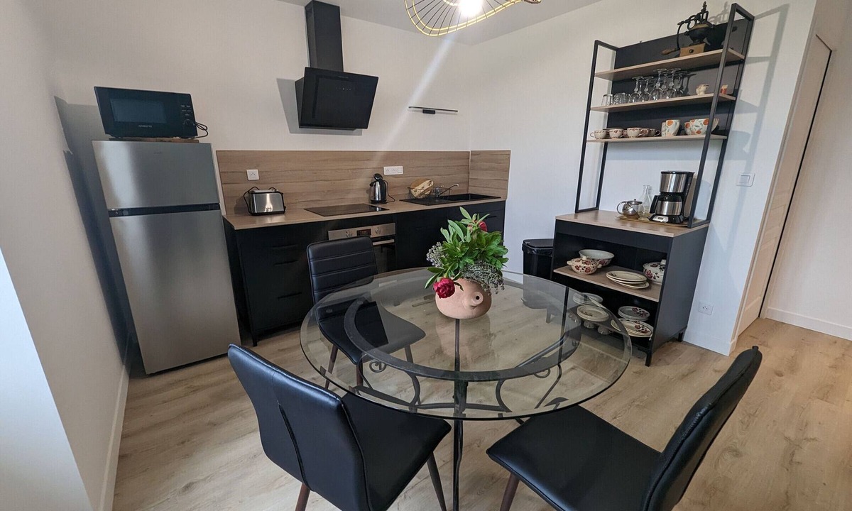 Langres Apartment | Cottage in former rectory with park in Langres