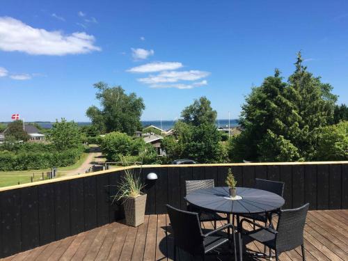 Grønninghoved Strand House | Cottage In Grønninghoved With View