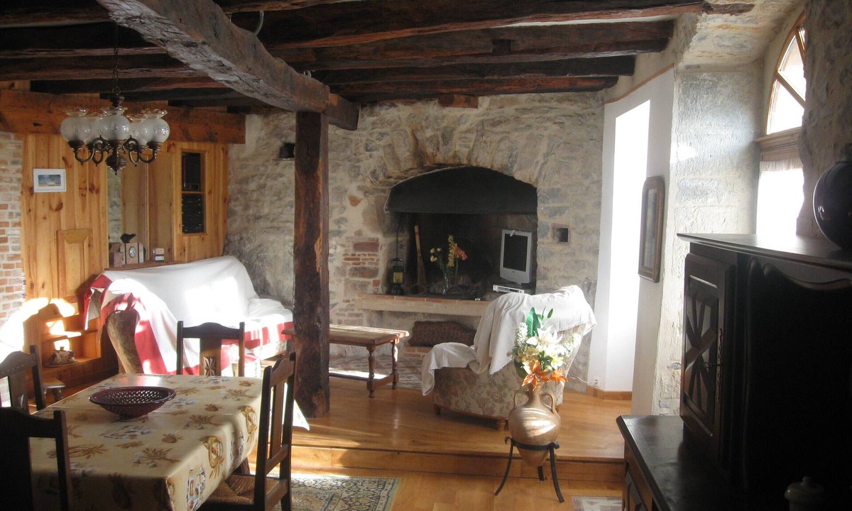 Labarthe-Bleys Cottage | Cottage in medieval village near Cordes / sky