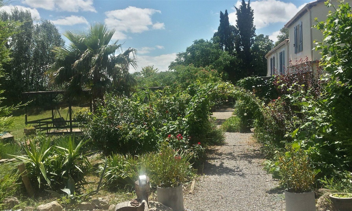 Capestang House | cottage in old vineyard