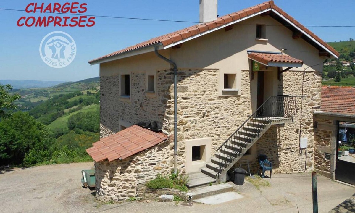 La Valla-en-Gier Cottage | Cottage in Pilat Park, pets allowed
