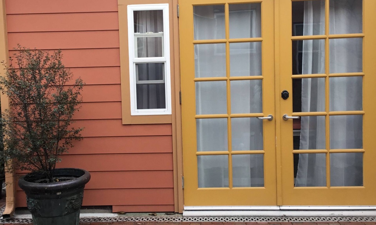 Albany Cottage | Cottage In Prime Location