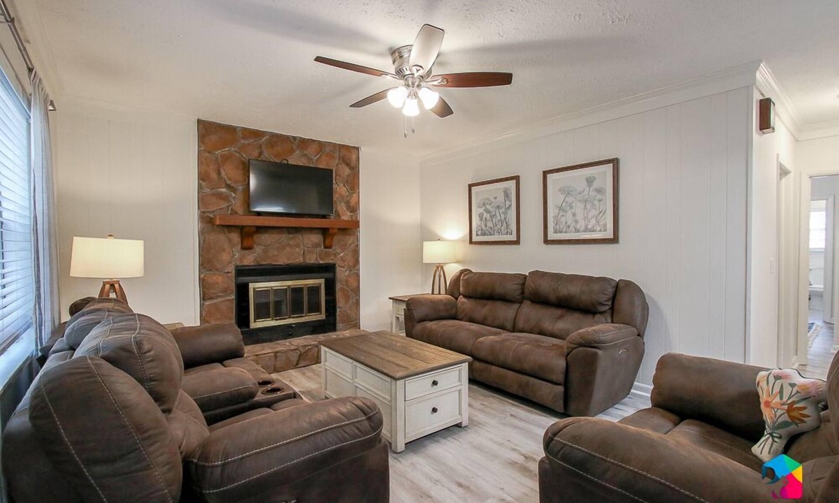Richmond Hill House | Cottage in Richmond Hill, Pet Friendly with King Bed