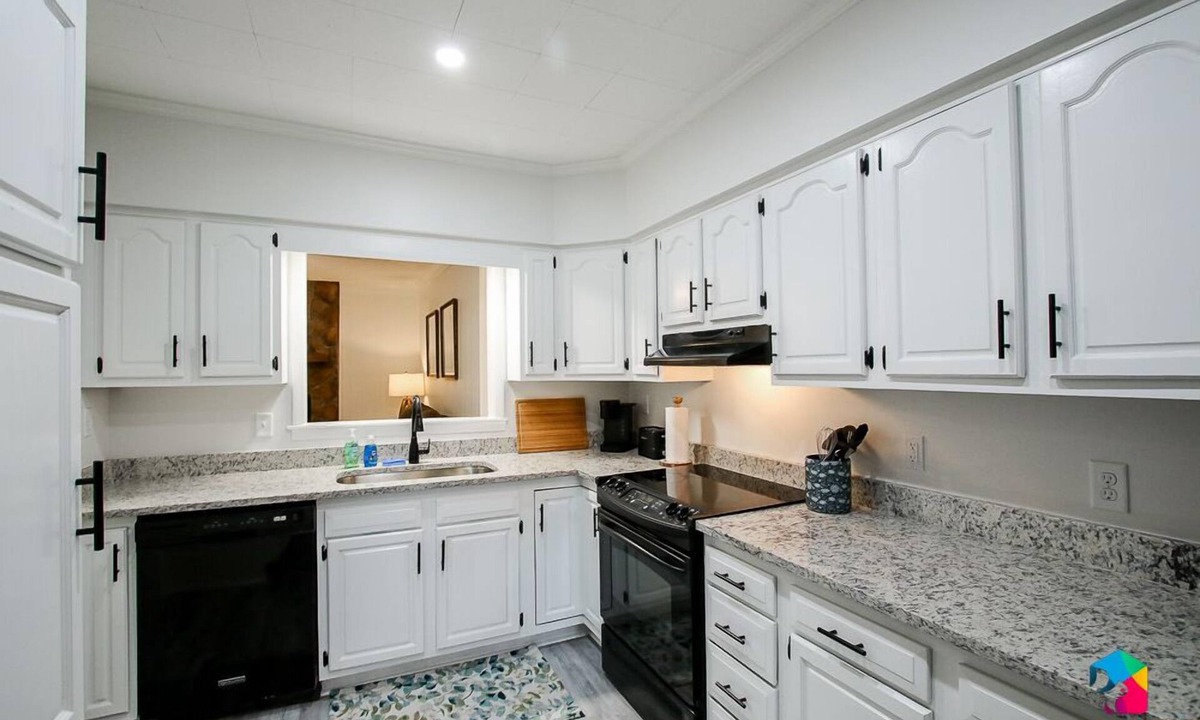 Richmond Hill House | Cottage in Richmond Hill, Pet Friendly with King Bed