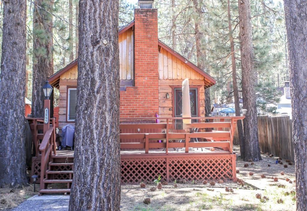 Big Bear Lake House | Cottage in the Pines by Big Bear Cool Cabins