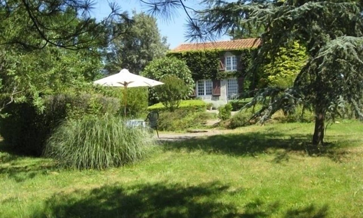 Poiroux House | Cottage in the Vendée on the Cote de Lumiere (coast of lights)