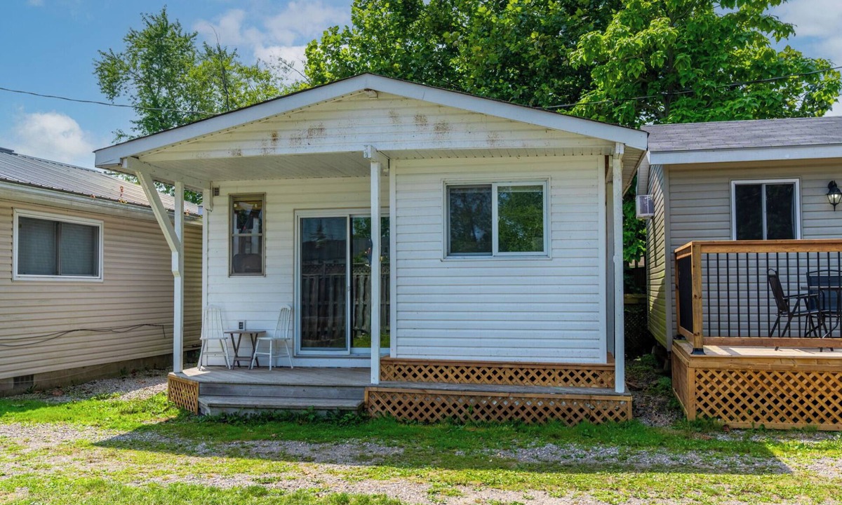 Turkey Point Cottage | Cottage in Turkey Point - beachfront (FREE PONTOON/SEADOO RENTAL INCLUDED)