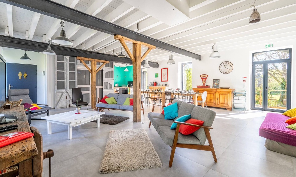 Joue-sur-Erdre House | Cottage 'L'erdre Au Moulin' with Private Terrace, Shared Garden and Wi-Fi
