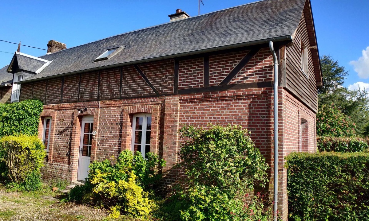 Bois-d'Ennebourg House | Cottage la Salamandre sleeps 6