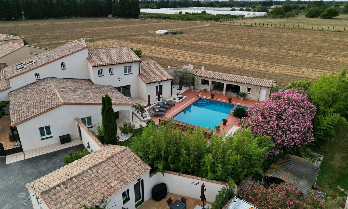 Theza House | cottage le bougainvillier