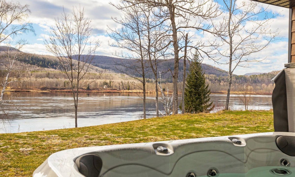 Mauricie Ski Chalet | Cottage LE ST-MO with hot tub - pet friendly