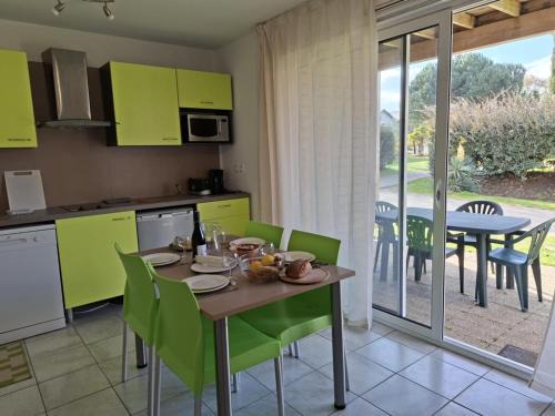 Chaveignes Apartment | Cottage Le Vau 2, draps fournis, piscine
