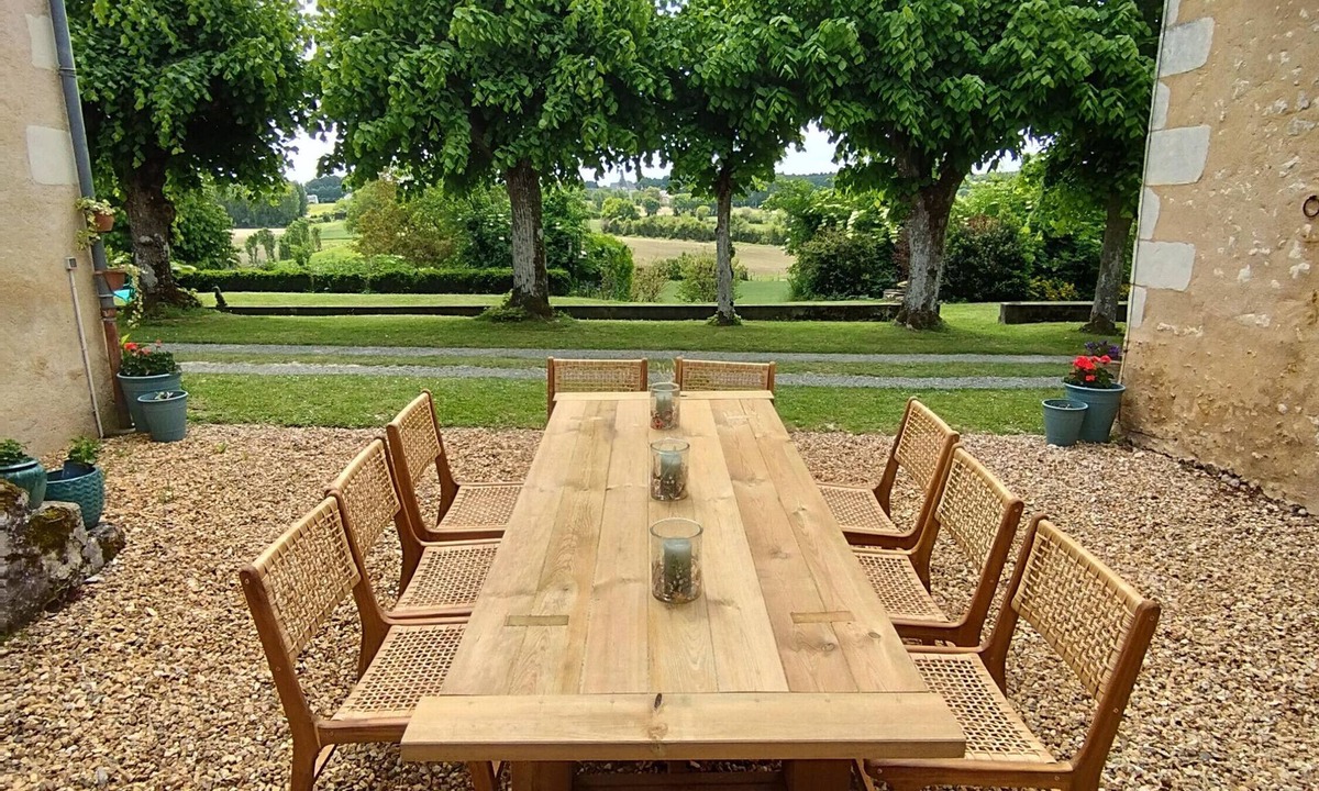 Sarce House | Cottage "Les Guittieres Gites" with Shared Terrace, Shared Garden & Wi-Fi
