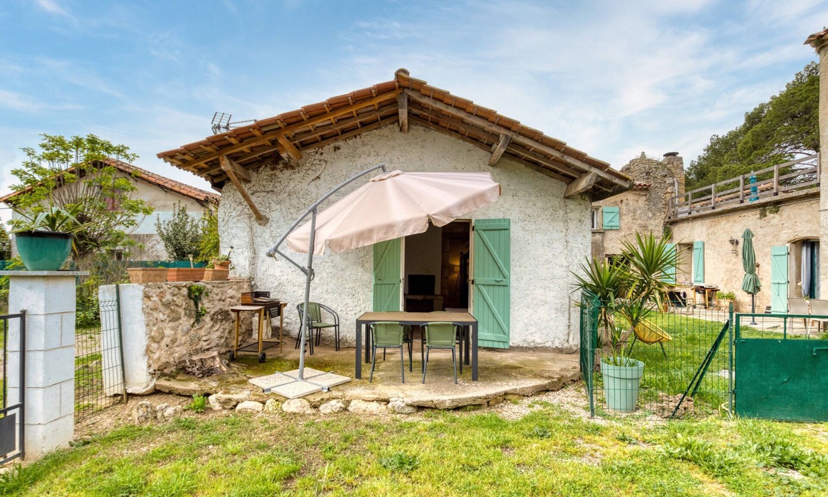 Gignac House | Cottage 'Maison De Campagne' with Private Terrace, Private Garden and Wi-Fi