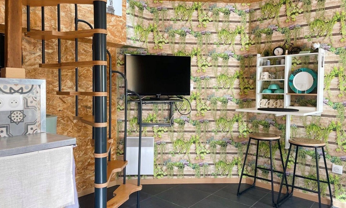 Toury Apartment | Cottage near Paris with private courtyard