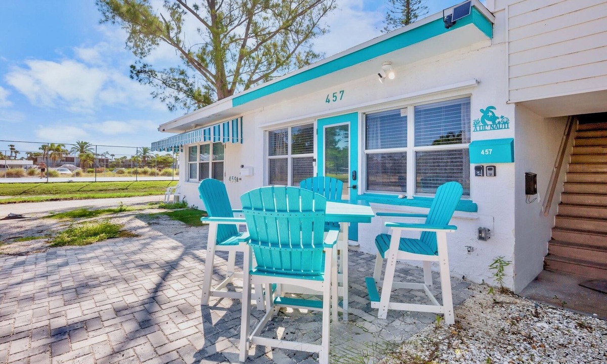 Holmes Beach Condo | Cottage Near the Beach with Paddleboards and More! - A Lil' Nauti