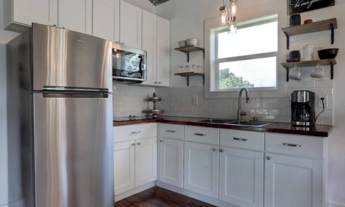 Breaux Bridge Cottage | Cottage on a pond, walking distance to everything Cajun!