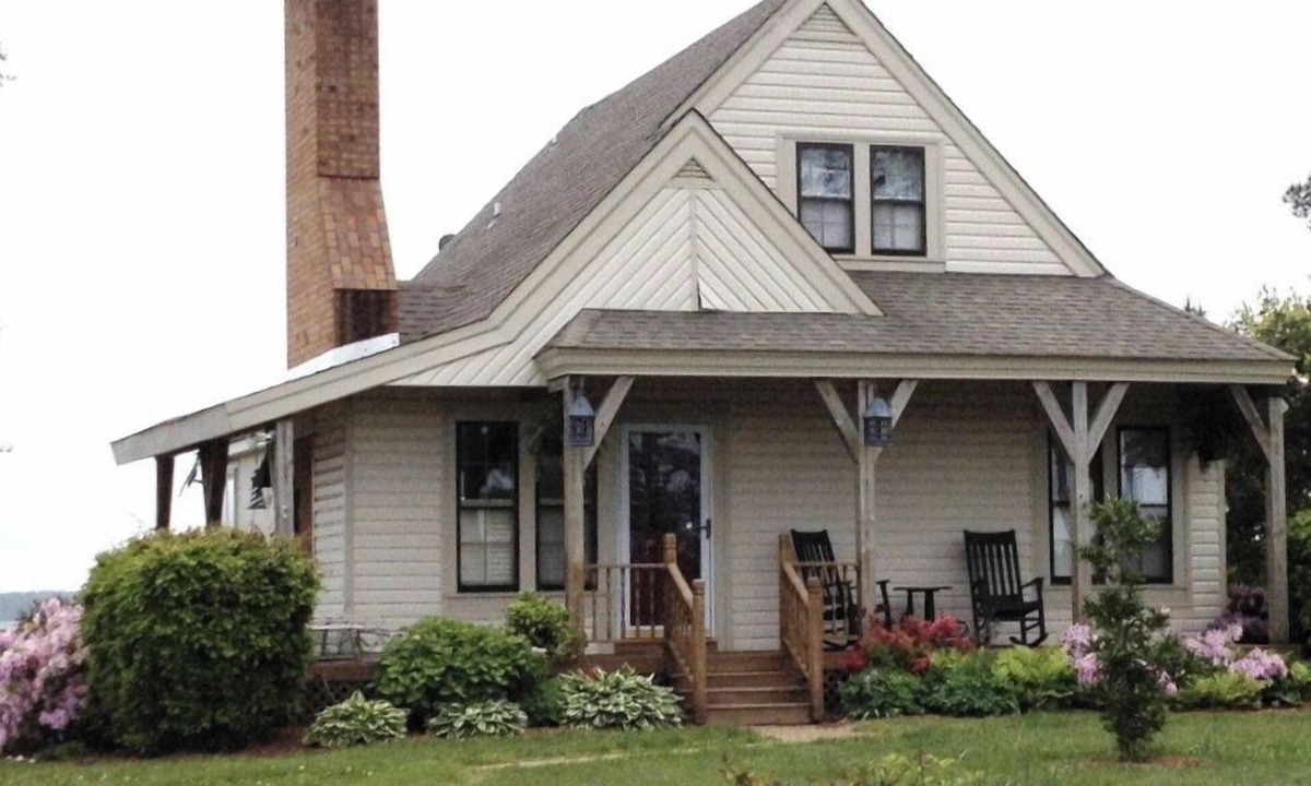 Gloucester Point Cottage | Cottage on a Private Island in the York River