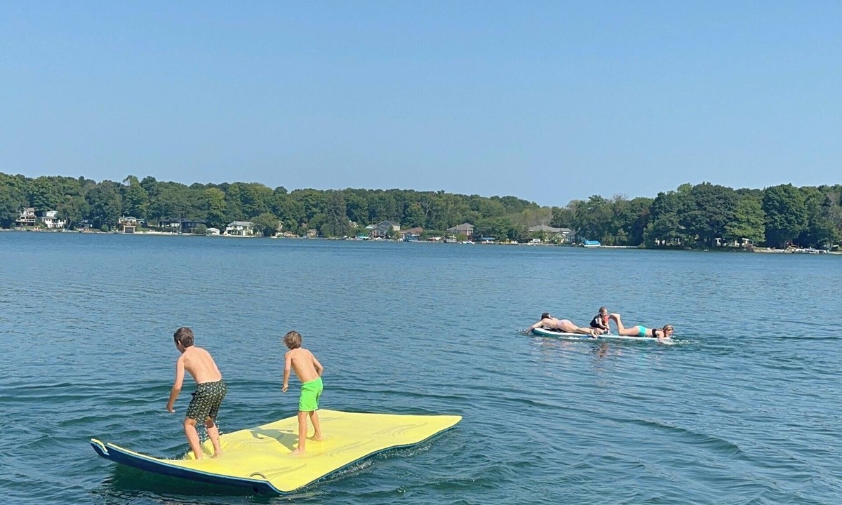 Orillia Cottage | Cottage on an Island on Lake Simcoe. Sleep 10-12