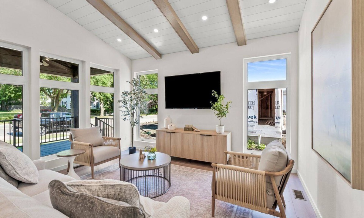 Cedar Falls Cottage | Cottage on Clay - Downtown CF New Construction!