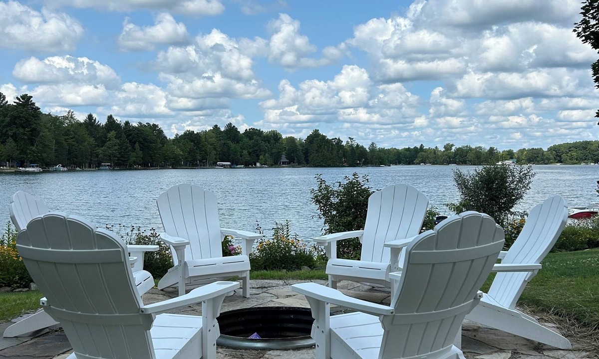 Lake House | Cottage on Crystal Clear All Sports Lake, Sauna, Jacuzzi, Boat, Great Fishing!