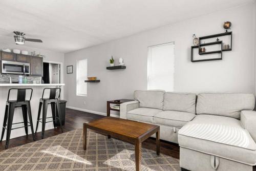 Peoria Heights House | Cottage on Duryea - Cozy 1BD home in the Heights