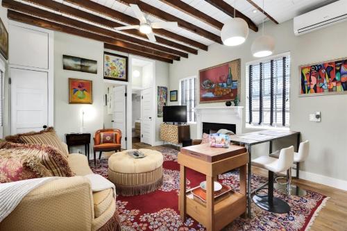 Wilmington Historic District House | Cottage On Front, Downtown free parking!