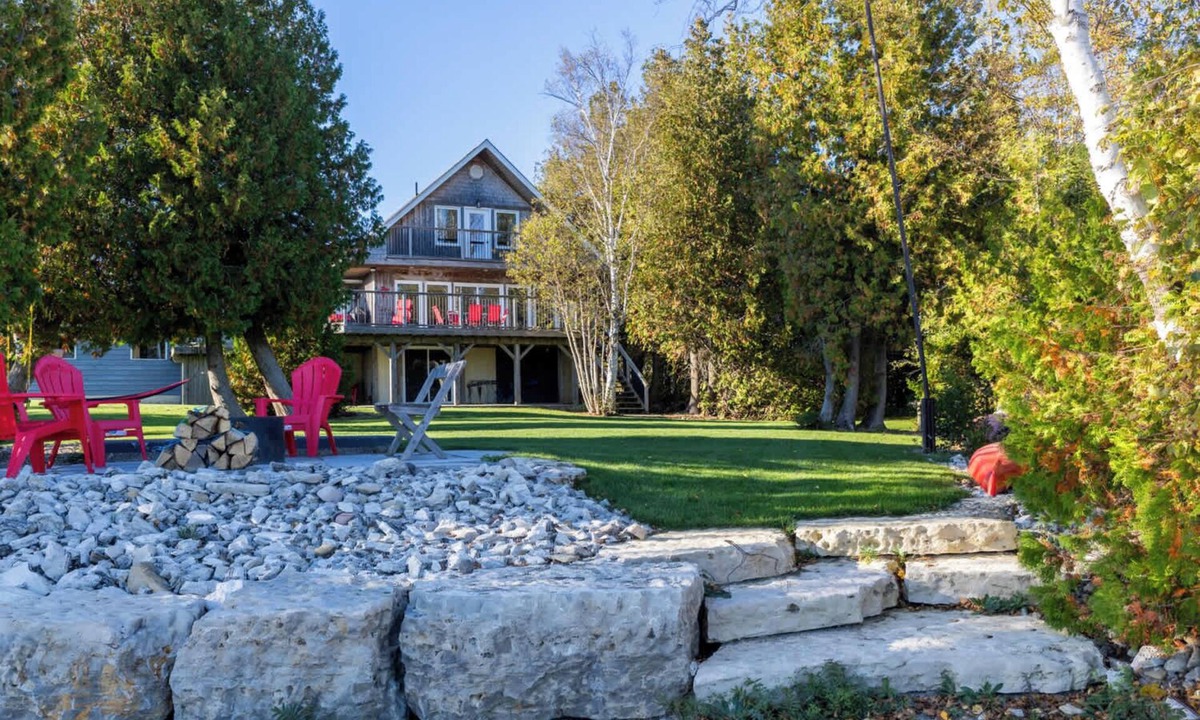 Tobermory House | Cottage on Huron w Sauna