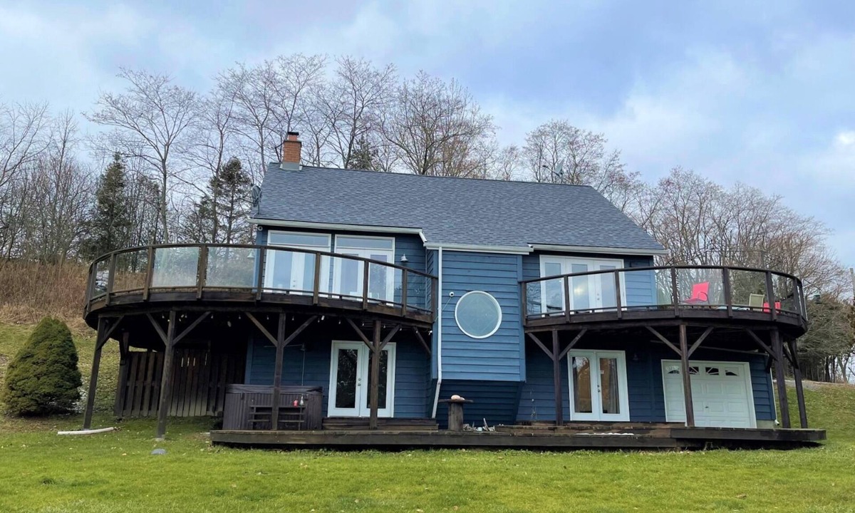 Newcastle House | Cottage on Lake Ontario