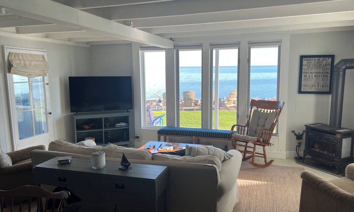 Waterport Cottage | Cottage on Lake Ontario with extra charm and character!