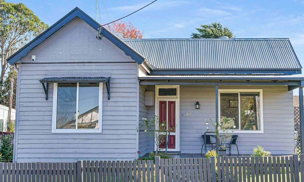 Bletchington House | Cottage on Lords - Pet Friendly