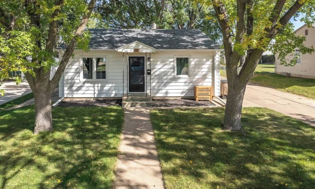 Sioux Falls House | Cottage on Lowell Fenced Yard Garage Central