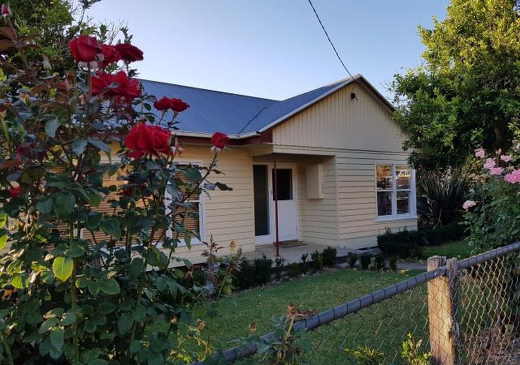 Buchan House | Cottage on Main