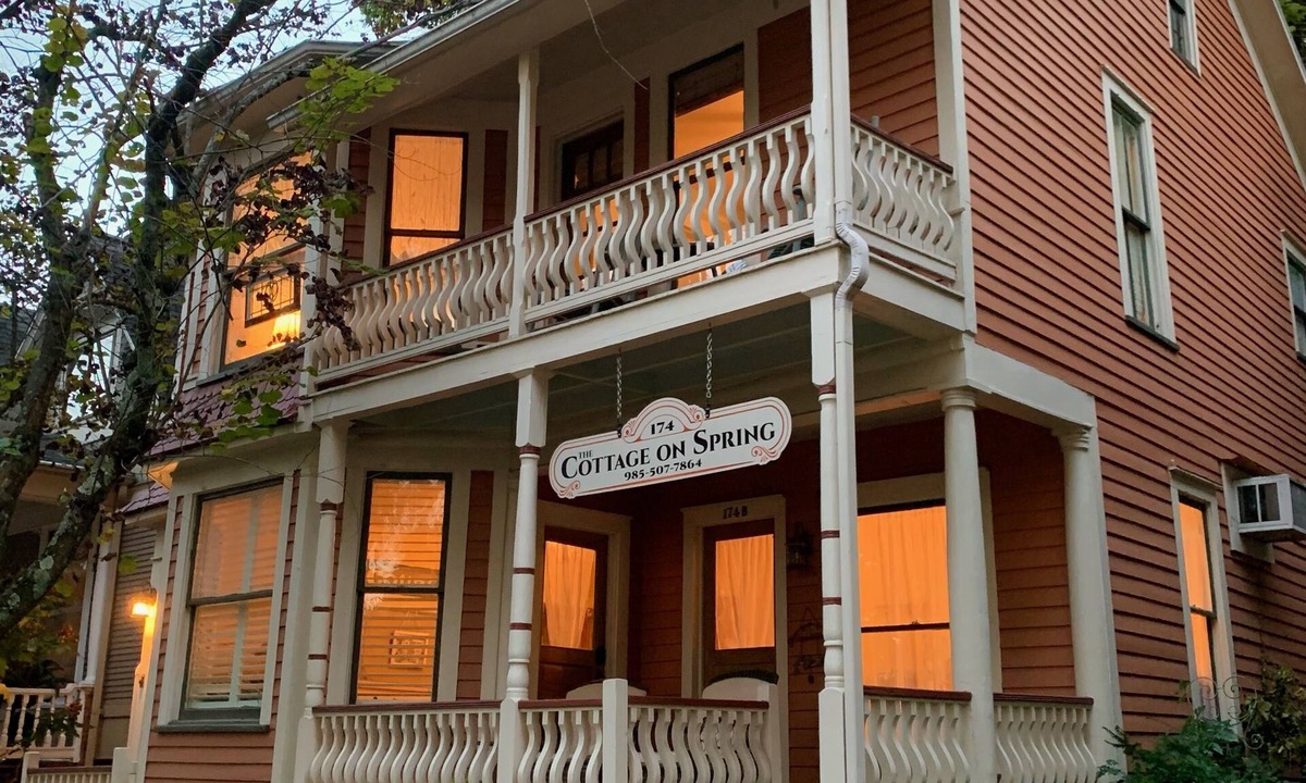 Eureka Springs Historic District House | Cottage on Spring B! The BEST location in town! Entire bottom floor is yours!