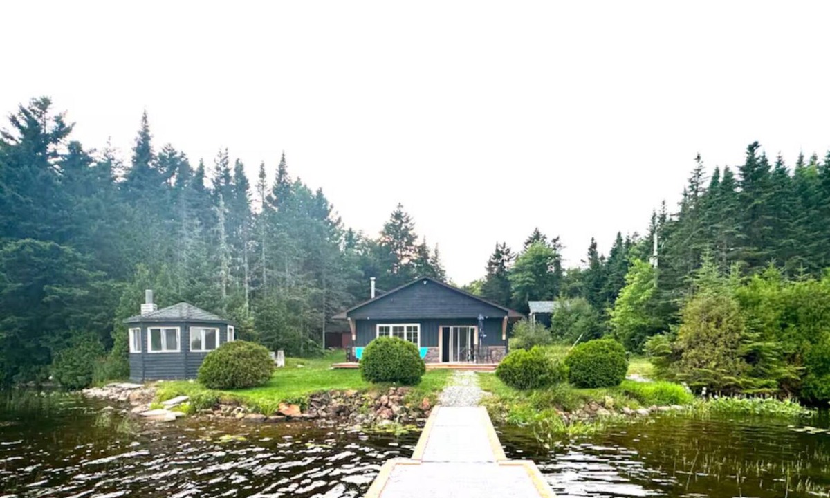 Clifton Royal Cottage | Cottage on Terreo Lake